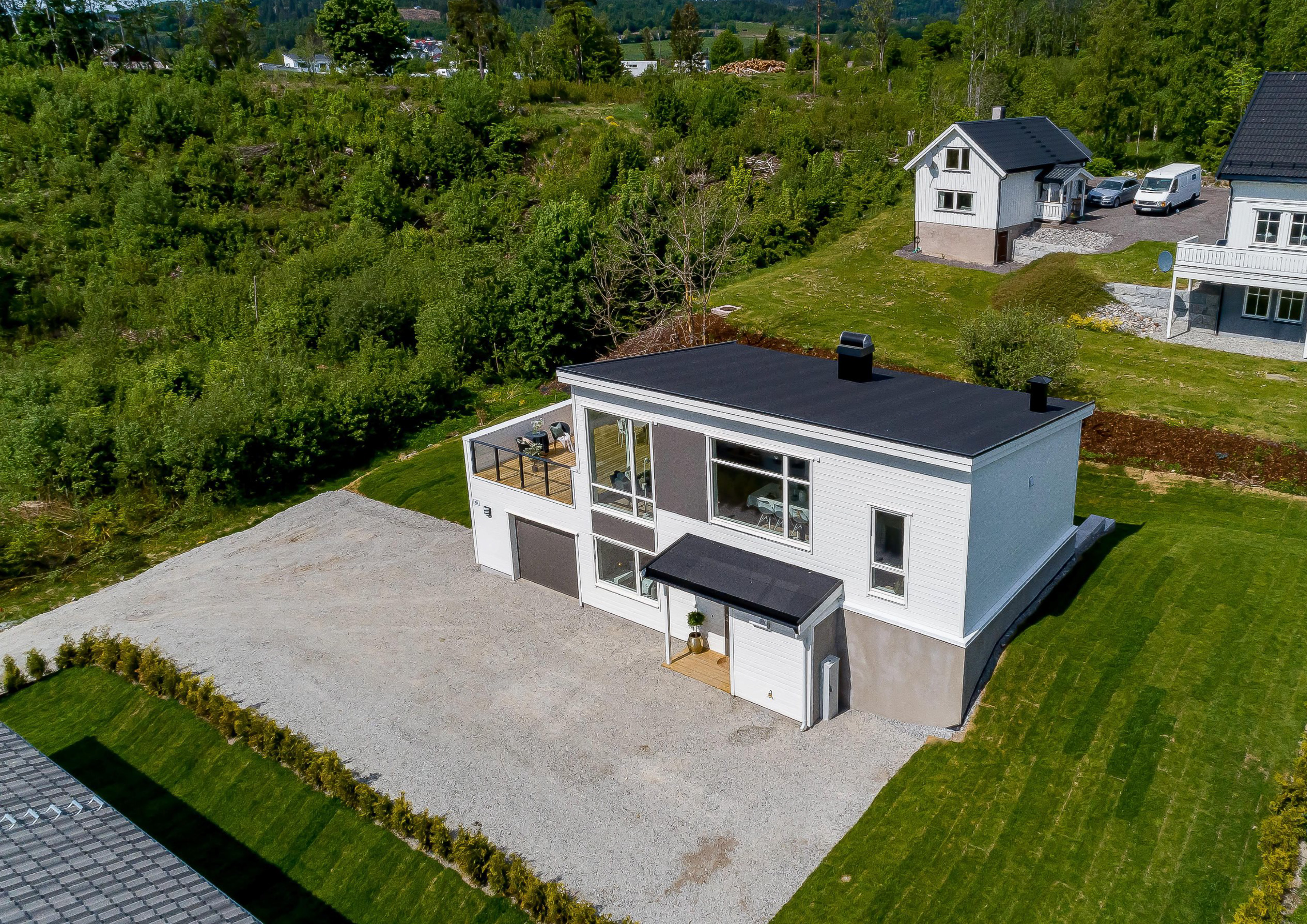 Dronefoto av bolig bygget av Nordbohus Modum