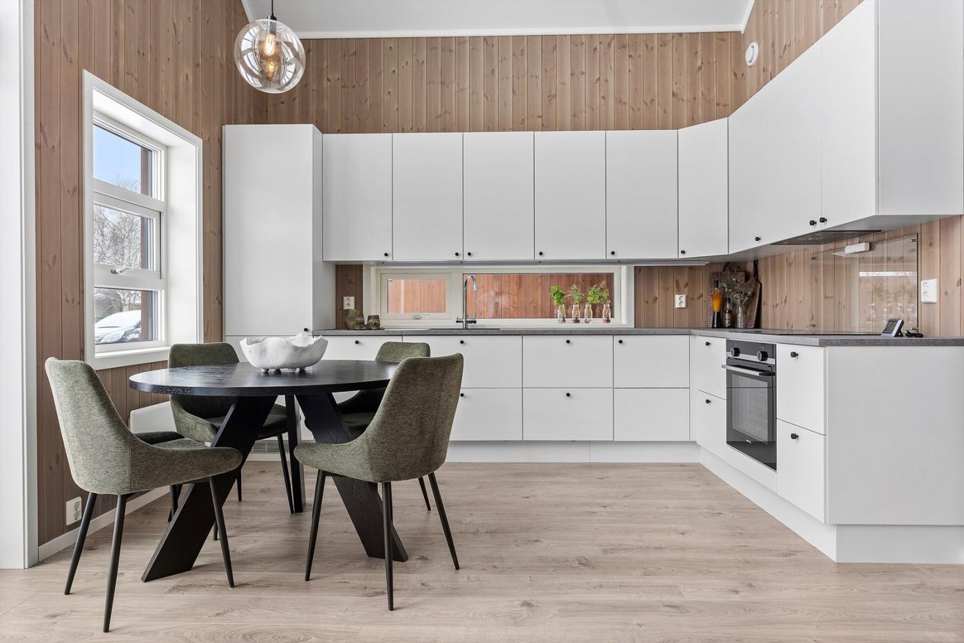 Hvitt kjøkken i hus fra Nordbohus