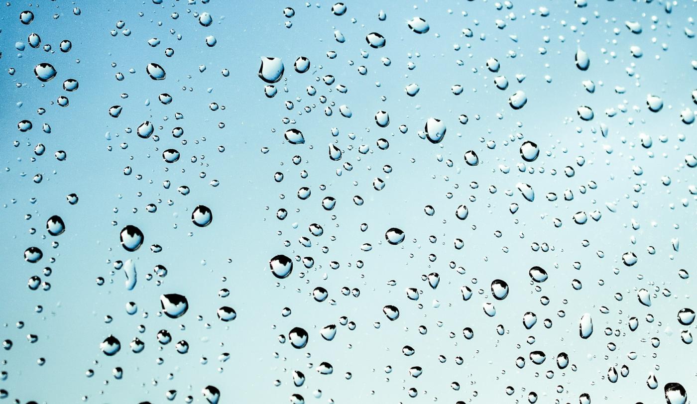 vanndråper på et vindu