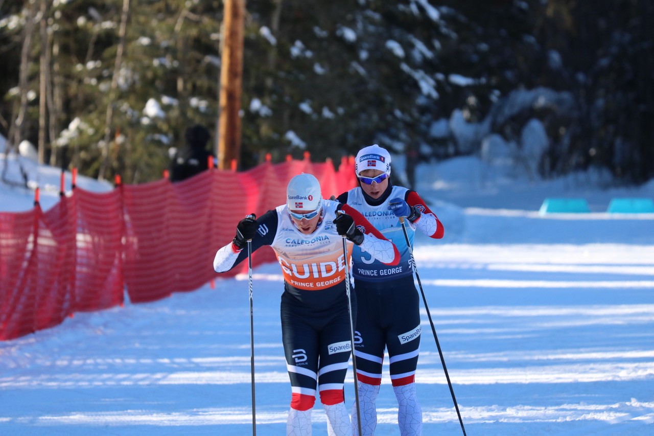 Eirik Bye sammen med sin makker Eivind Røed i det sterke bronse-løpet.