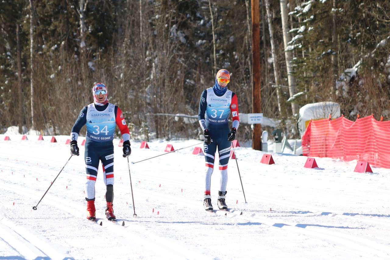 Trygve Toskedal Larsen og Johannes Birkelund side om side under øvelsen menn stående på Para-VM sin siste dag.