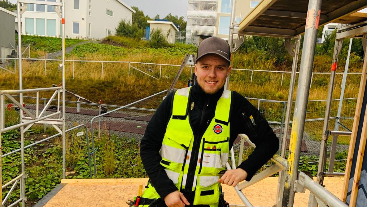 Tømrer Joakim Ellingsen på byggeplass