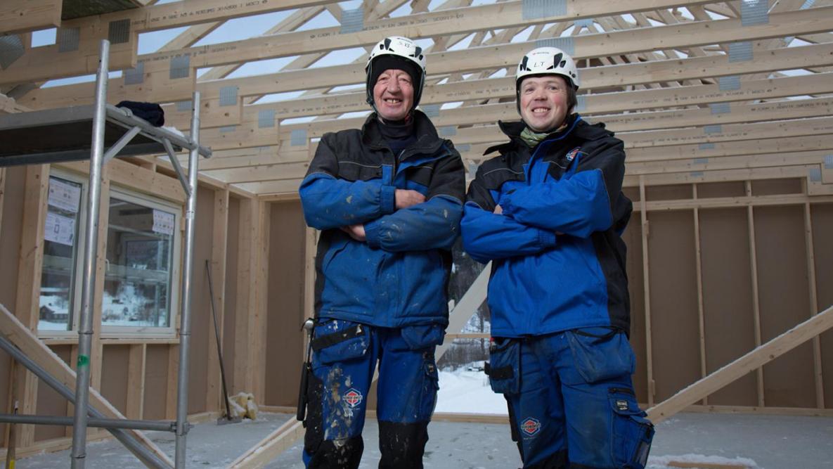 Svein Brendestuen og Lars Tårud på byggeplassen for en ny enebolig av typen Opal