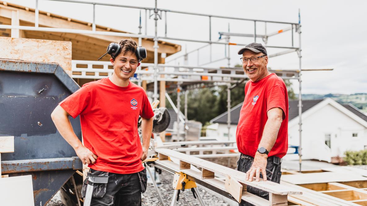 Bilde av tømrere på byggeplass