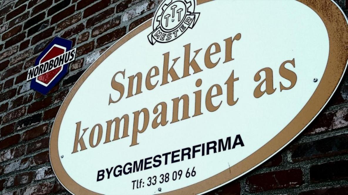 logoen til Snekkerkompaniet og logoen til Nordbohus på selskapets fasade