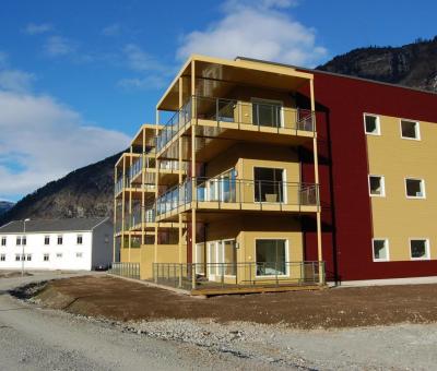 Bilde av fasaden til boligblokken Sogn9 på Gaupne i Luster