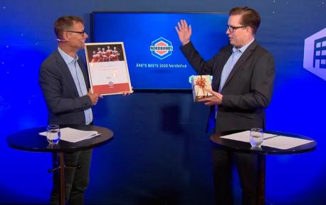 Birger Aspaas og Stian Moursund deler ut priser for de beste prestasjoner i Nordbohus 2020