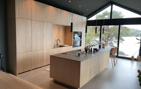 Lyst kjøkken fra Drømmekjøkkenet i moderne hus