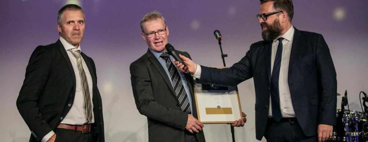 Os Entreprenør AS mottar prisen for beste bedrift i Nordbohus, 2018