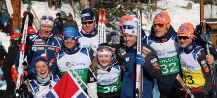 Det norske stafettlaget samlet etter at seieren var i boks